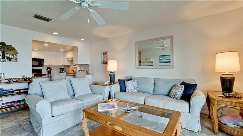 Pelican Cove 11 | Bradenton Beach, FL | A Paradise Rentals